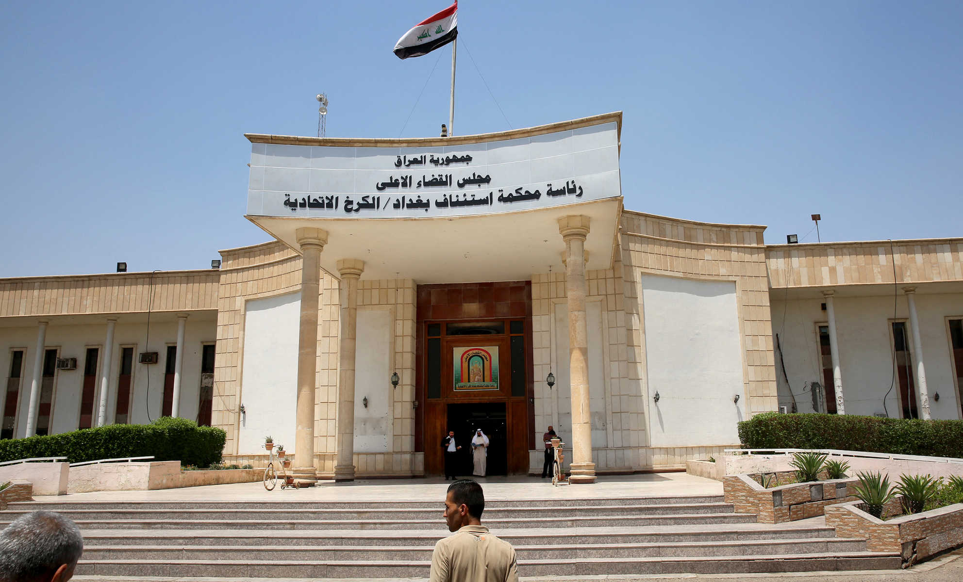 الحكم بالسجن على مسؤولين عراقيين اثنين بتهمة الفساد