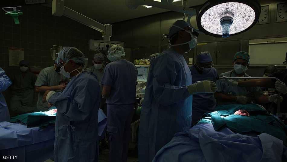 “سابقة جنائية مرعبة” لجراح بريطاني بحق مرضاه