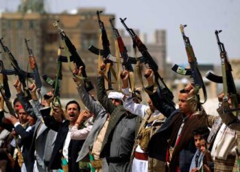“فيديو” بقوة السلاح الحوثيين يمنعون اقامة صلاة التراويح في صنعاء