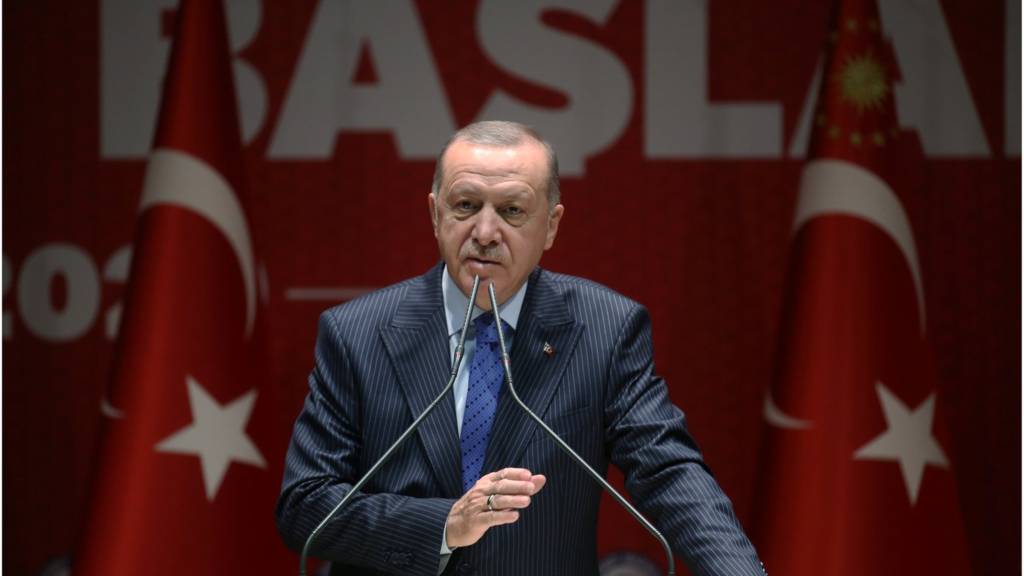 أردوغان يدعو روسيا للتنحي بعيدا عن طريق تركيا في سوريا