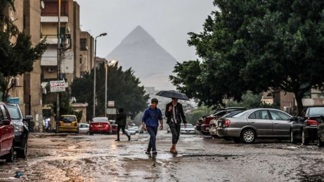 أمطار غزيرة وعواصف شديدة محملة بالأتربة تودي بحياة 20 شخصا في مصر