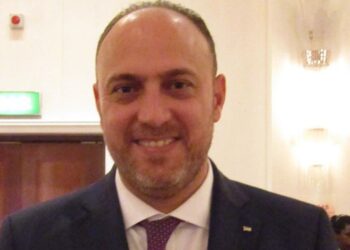 “قوة الكلام وفصاحة اللسان” هكذا رد السفير الفلسطيني في لندن على اسئلة مذيعة البريطانية