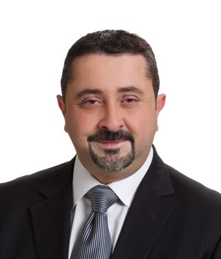 الدكتور محمد البلداوي يرعى بازارا فنيا لنخبة من السيدات العراقيات المبدعات