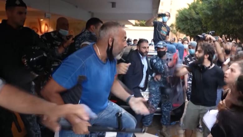 لبنان على شفا “انفجار اجتماعي”.. ماذا حل بـ”سويسرا الشرق الأوسط”؟