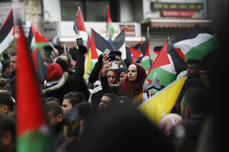 الفلسطينيون يتظاهرون في الضفة الغربية وقطاع غزة رفضا لـ”صفقة القرن”