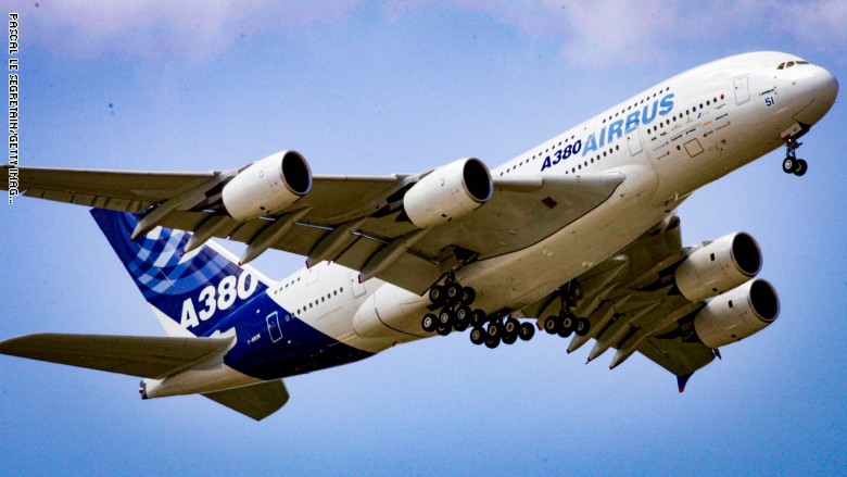 أحبها الركاب ولكن لم تحبها شركات الطيران.. ما السبب وراء فشل “إيرباص A380” أكبر طائرة ركاب بالعالم؟