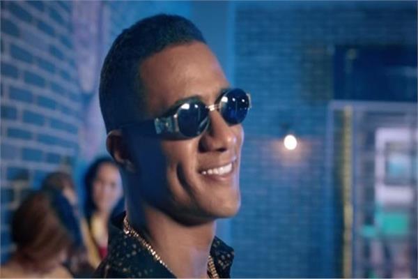 محمد رمضان يتحدث عن فيديوهات الدولارات المثيرة للجدل ويكشف سرا.. فيديو