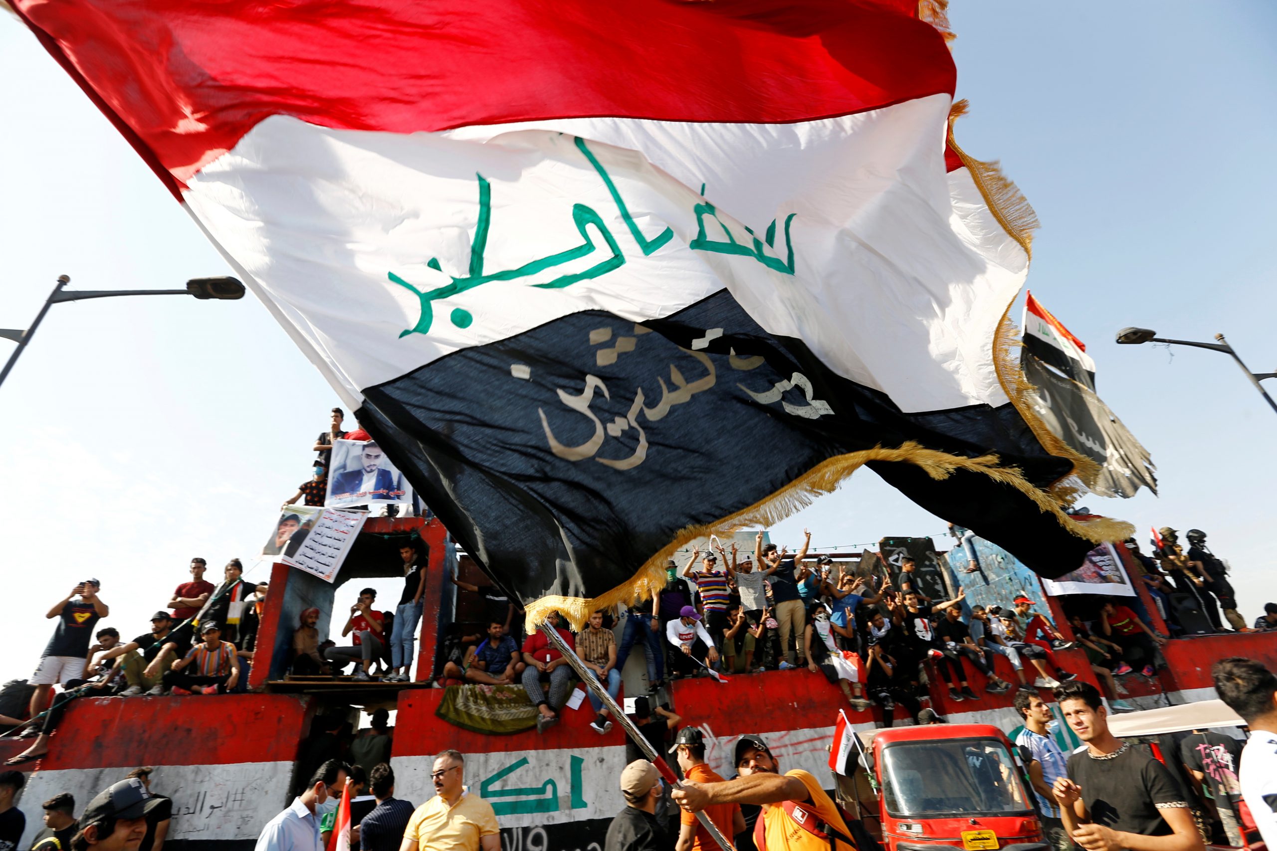 صحيفة “هآرتس”: طهران غير راضية عن جهود رئيس الوزراء العراقي للاقتراب من العالم العربي والولايات المتحدة