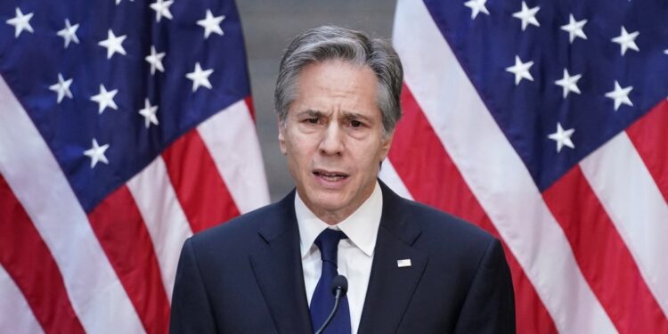 بلينكن يصدر استثناء يسمح بنقل أموال مجمدة إلى إيران