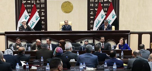 بالفيديو … محامي عراقي يكشف فضيحة كبرى بحق البرلمان العراقي