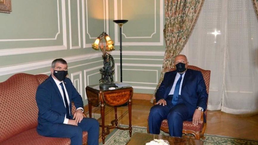 وزير الخارجية الإسرائيلي في القاهرة لبحث “وقف دائم” لإطلاق النار مع حماس