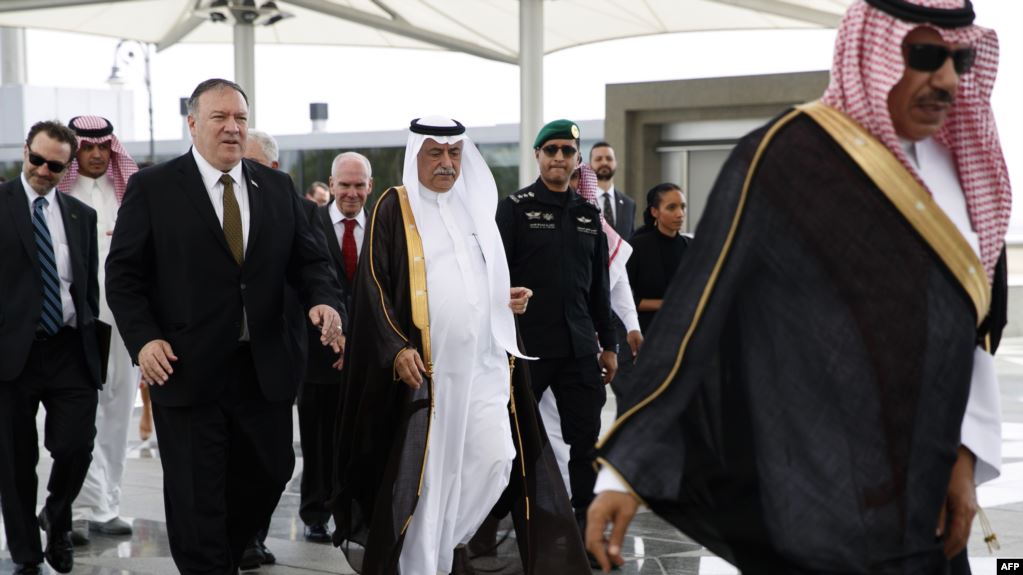 بومبيو في السعودية لبحث ملف إيران