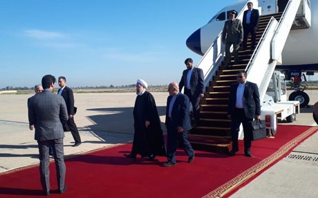 روحاني يستهل زيارته الأولى لبغداد بالتوجه مقام الامام موسى الكاظم