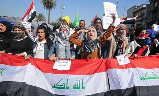 تجدد الاشتباكات وسط بغداد.. ومسيرات في النجف وكربلاء