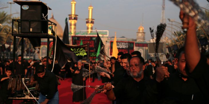 بعد أن أساؤوا لأصحاب الرسول ..الشرطة العراقية تطرد عشرات الزائرين خارج كربلاء‎