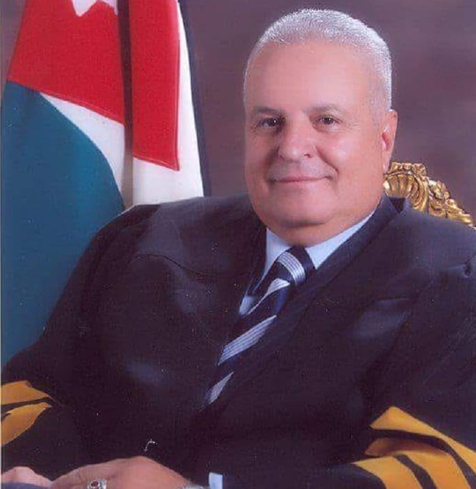 ماكرون يعادي الإسلام جهارا نهارا
