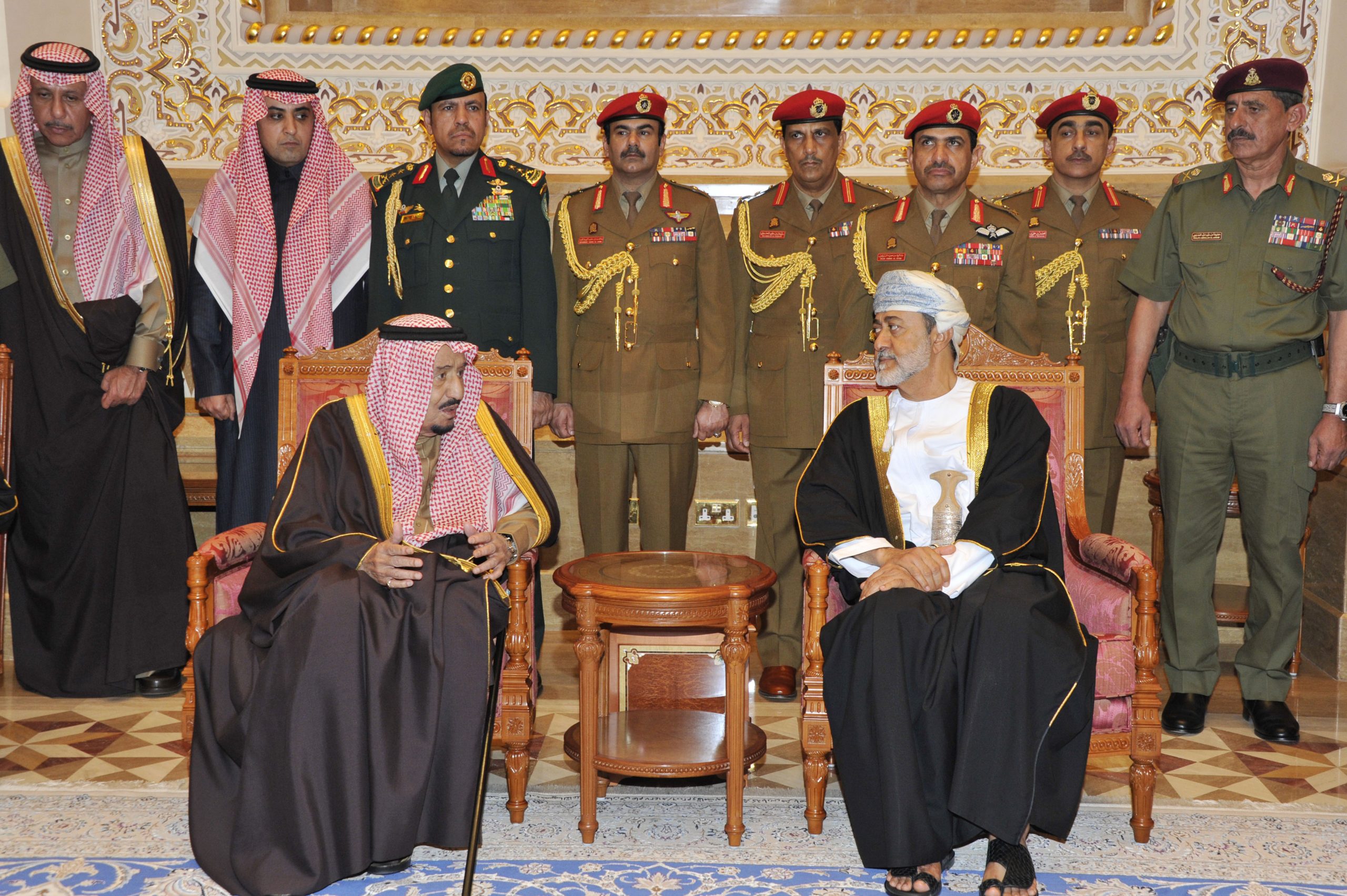 سلطان عُمان يغادر البلاد في أول زيارة خارجية له منذ توليه الحكم