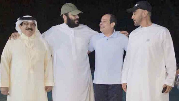 بعيدا عن الرسميات والتشريفات.. صورة تجمع بن سلمان والسيسي وبن زايد وآل خليفة