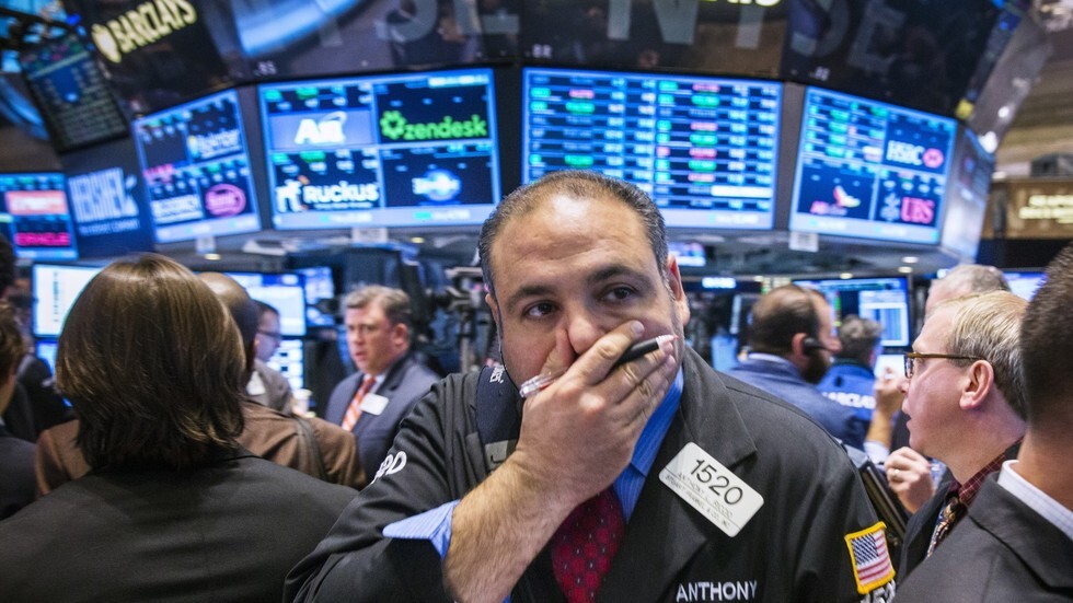 توقعات بارتفاع برميل النفط إلى 75 دولارا إذا تجاوز توقف السعودية 6 أسابيع