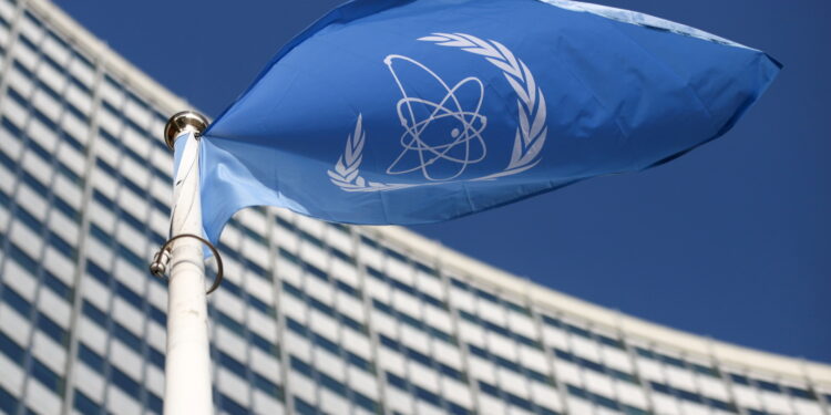 إسرائيل تتهم إيران بسرقة وثائق من وكالة الطاقة الذرية