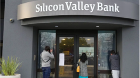 انهيار بنك وادي السيليكون.. وبايدن يعد بمحاسبة المسؤولين