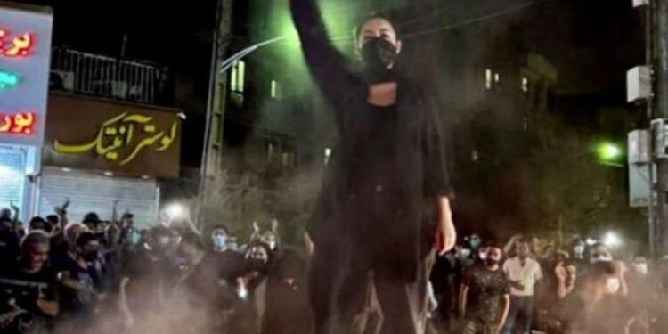 مظاهرات الأطفال.. إيران أمام معضلة “غير مسبوقة”