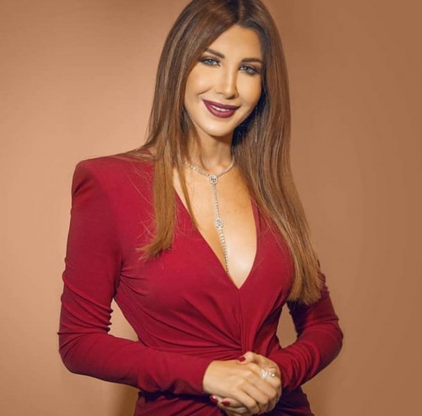 نانسي عجرم توجه رسالة قاسية إلى المسؤولين في لبنان