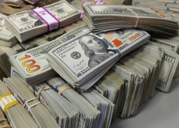 أشخاص نافذون وشبكة منظمة.. القضاء العراقي يعلق على “سرقة 2.5 مليار دولار”