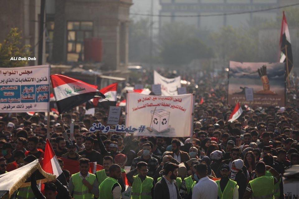 مسيرات الطلبة تصدح بمطالبها في التحرير: هذه طريقتنا لـ “كنس الفاسدين”