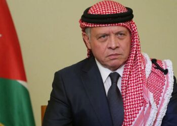 ملك الأردن يعزي الفنان عمر العبداللات بوفاة والده