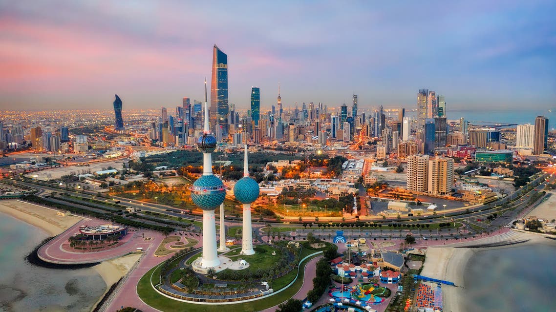الكويت أول دولة عربية تعلن عودة الحياة الطبيعية.. وتشغيل كامل لحركة الرحلات الجوية