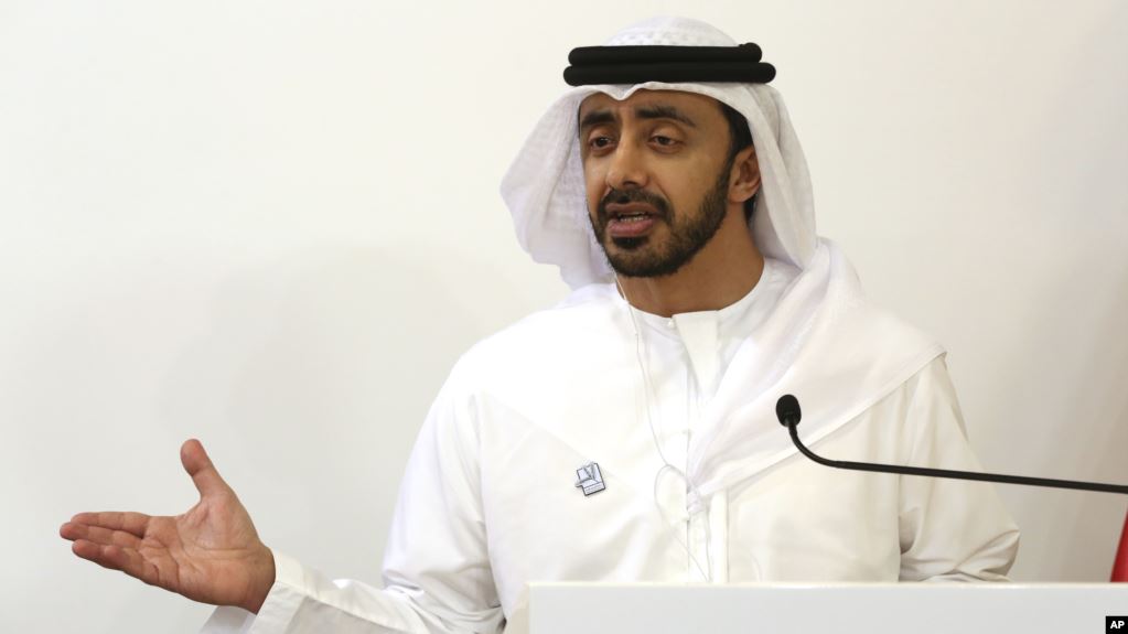 وزير خارجية الإمارات يهاتف نظيره الإيراني ويبحث معه تطورات المنطقة وازمة كورونا