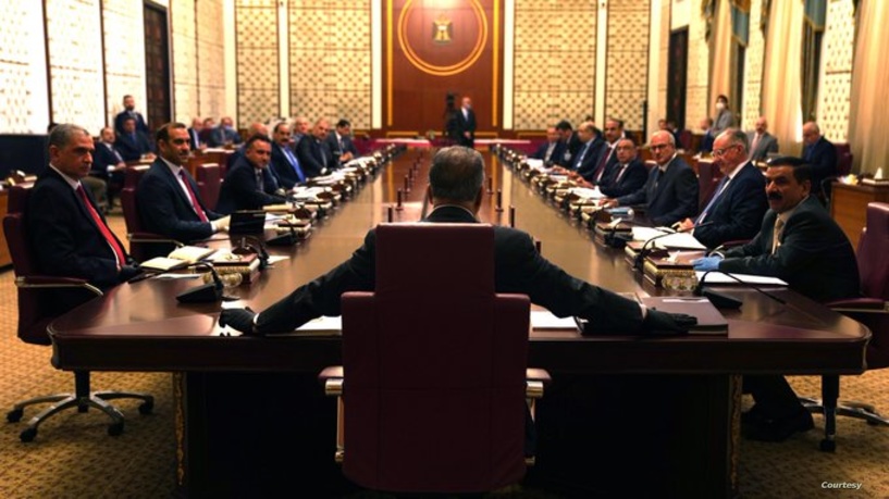 الرواتب والانتخابات.. حكومة الكاظمي تجتمع وتصدر أولى قراراتها