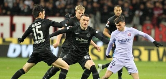 برشلونة يخطف تعادلا ثمينا ضد فرانكفورت من قلب ألمانيا
