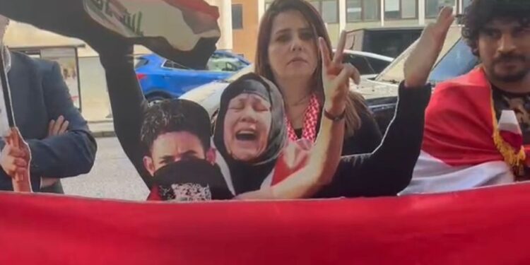 العراقيون في لندن ينظمون وقفة تضامنية دعما لثورة تشرين الخالدة “فيديو”