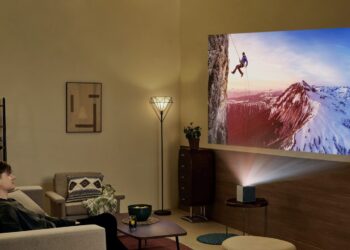 يوفر جهاز LG CineBeam S تجربة مشاهدة لا مثيل لها ومرونة غير مسبوقة