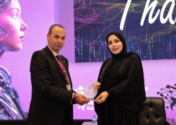 الدكتورة مروة آل صلاح تطرح رؤية لإعادة تعريف المؤسسة في عصر الذكاء الاصطناعي   
