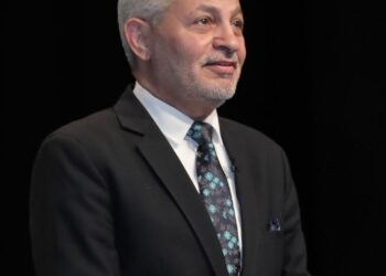 فيحاء الآغا… إعلامية تحدّت الإرهاب ورسامةٌ لوّنت الحياة بالأمل