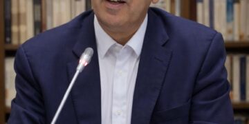«الهُوَّة»… سبع عشرة قصة عن مفارقات الحياة وتناقضاتها