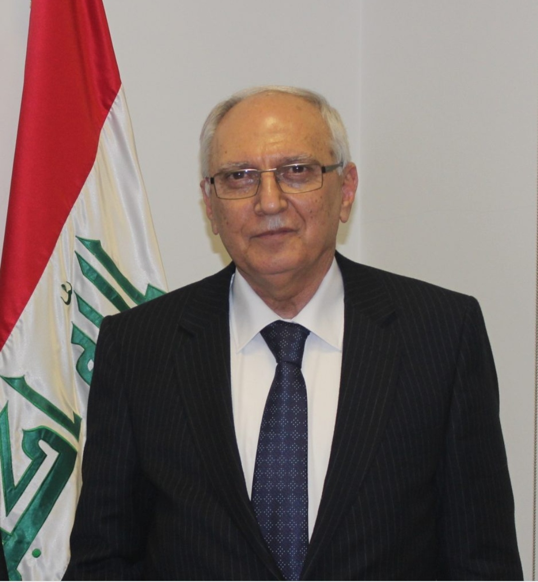 الوزير العيسى يوافق من حيث المبدأ على تحميل المواد الدراسية