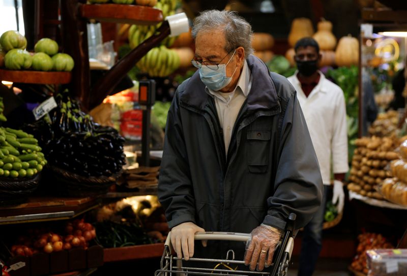مجلس الدفاع اللبناني يوصي الحكومة بتمديد إجراءات العزل لأسبوعين