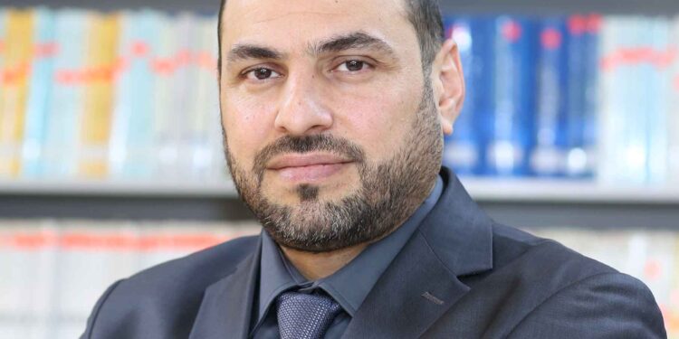الدكتور محمد عبد الملك السعدي يوجه سهامه الى من وصفهم “بالشيوخ القردة”