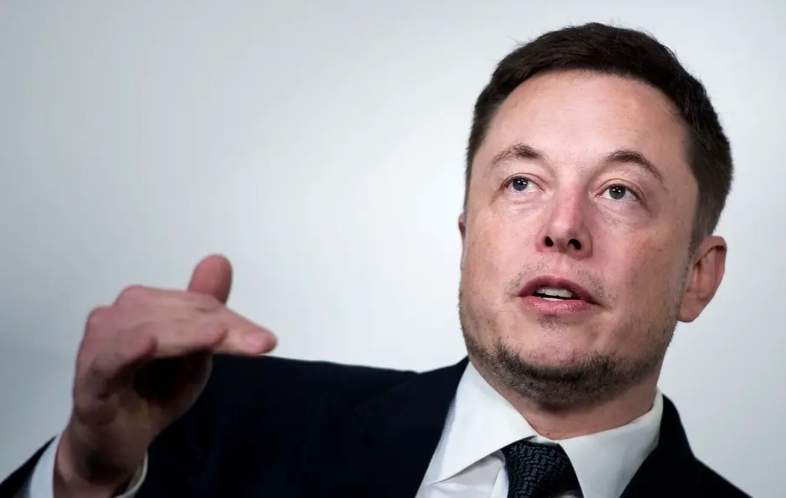 إيلون ماسك يخسر 15 مليار دولار في يوم واحد بعد تحذير بيتكوين