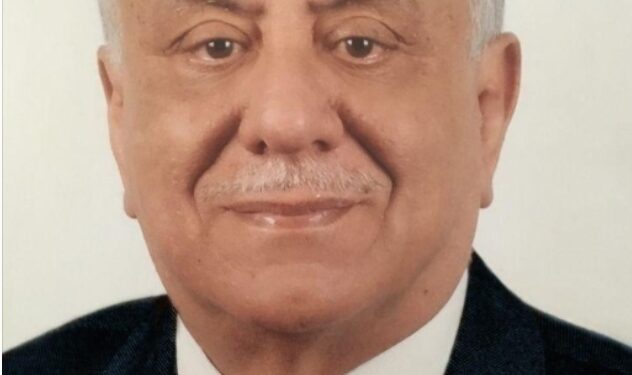 الاحتلال العسكري وضم الأراضي بالقوة في القانون الدولي                                                                                                                                 صباح نوري العجيلي                                                                                                                                                                                      تقديم  :  تطور مفهوم الاحتلال العسكري عبر مراحل تأريخية عدة حتى تبلور في صورته الحالية ، و الى القرن التاسع عشر كان المحتل يعتبر نفسه السيد والمالك المطلق للأراضي والبلدان التي يستولي عليها بالقوة وله كامل الصلاحية بتغيير قوانينها ونظامها بما يناسبه من قواعد وقوانين.    لم يكن هذا التطور وفرض الألتزامات والشروط على المحتل بدوافع إنسانية او مجرداً عن تطور الفكر الإمبريالي العالمي، وإنما ضرورات حتمتها عملية تطور الفكر الأنساني ومطالبة الشعوب بالتحرر ومعاداة الاستعمار ، ونشوء حركات التحرر الوطني   شهدت دول العالم احتلالات كثيرة نفذتها قوى غاشمة واستعمارية عبر التاريخ، وفي العصر الحديث يعد الاحتلال العسكري الصهيوني المستمر لدولة فلسطين منذ سنة 1948، من أطول الاحتلالات ، أما أحدثها فهو الاحتلال الامريكي لأفغانستان سنة 2001 والعراق سنة 2003 . والحدث الأبرز الذي يطفوا على السطح اليوم في الحرب الروسية على أوكرانيا الجارية، هو ضم الجانب الروسي اربع أقاليم اوكرانية بالقوة واعتبار سكانها مواطنون روس والتعهد بتأمين الحماية لهم.  الغاية :  تسليط الضوء على ماهية وطبيعة الاحتلال العسكري وعرض وجهة نظر القانون الدولي من الاحتلال وضم الأراضي بالقوة لتعميق الفهم عن الاحتلال وسياسته التدميرية للأوطان والشعوب.    مفهوم الاحتلال العسكري    عرفت الموسوعة العسكرية الاحتلال العسكري، بأنه وضع دولة او منطقة ما تحت سلطة ونفوذ قوة عسكرية مسلحة غازية، وهو أمر ينشأ عنه ظرف خاص تزول فيه سلطة الحكومة الشرعية للدولة او الاقليم وقيام سلطة الاحتلال بدور السلطتين التشريعية والتنفيذية.     وجاء في اتفاقية لاهاي لعام 1907، أن الاحتلال، هو تمكن قوات دولة محاربة من دخول إقليم دولة أخرى والسيطرة عليه كلياً أو جزئياً بصفة فعلية وهو أ حد اشكال العدوان. وأشارت المادة 42 من لائحة (لاهاي) ،الى أن الاقليم يعد محتلاً عندما يصبح فعلا تحت سلطة الجيش المعادي، وانه لا يمتد الى الاقاليم الاخرى. والاحتلال أحد مراحل الحرب والغزو النهائية، وهو أحد حالات العدوان بموجب قرار الجمعية العامة للأمم المتحدة المرقم 3314  لعام 1975. ويميز القانون الدولي بين حالتي الحرب والغزو والاحتلال العسكري، فالحرب مرحلة الاشتباك والقتال على ارض المعركة، والغزو هو المرحلة التي تنجح فيها قوات الغزو في كسب الحرب والاستيلاء على اراضي الدولة او جزء منها وفرض سلطة جديدة وتنتزع السيادة من الدولة الأم. وتلجأ سلطة الاحتلال لاتخاذ سلسلة من الاجراءات للقيام بدور السلطتين التشريعية والتنفيذية لكي تضمن مصالحها وأمن قواتها، كتشكيل حكومات محلية أو مجلس حكم من شخصيات عميلة ومتعاونة أو تشكيل حكومة عسكرية للأغراض المدنية أو تعيين حاكم عسكري او مدني.  تذهب سلطة الاحتلال الى تشكيل قوات عسكرية محلية موالية من عناصر عميلة تتولى مساعدة قوات الاحتلال على حفظ الأمن ومجابهة المقاومة الوطنية. طبيعة الاحتلال     لا تسري احكام قانون الاحتلال العسكري إلا على الأراضي التي تمكن الجيش المعادي من بسط سيطرته عليها وأقام سلطة فعلية فيها، وقد تتحول حالة الاحتلال الى تواجد عسكري طويل الأمد على شكل قواعد كما هو الحال في التواجد العسكري الامريكي في المانيا واليابان بعد الحرب العالمية الثانية وكوريا الجنوبية منذ عام 1953.    وقد ترتبط دولة الاحتلال بمعاهدات أمنية ودفاع مشترك سرية بالدول المحتلة بعد أنسحاب القوات كالمعاهدة الامنية الامريكية – العراقية وغيرها من الاتفاقيات والمعاهدات السرية لضمان مصالح دولة الاحتلال وحلفائها على المدى البعيد.   ويشكل الاحتلال بيئة خصبة للفساد من سرقة ونهب الممتلكات والأموال العامة وانتشار الفساد المالي والاداري والجريمة المنظمة وزيادة البطالة وانعدام الخدمات وانتهاكات واسعة في حقوق الانسان، وبالفعل نجد كل هذه الممارسات قد حصلت وبنطاق واسع في العراق الذي تحول الى دولة فاشلة جراء الاحتلال الأمريكي – البريطاني منذ 2003. وكذلك يوفر الاحتلال البيئة المناسبة لبث الطائفية والعنصرية لتمزيق لحمة المجتمع والعمل بمنطق التمييز الطائفي والعنصري والمحاصصة واقصاء وتهميش المواطنين دون النظر الى الكفاءات و المواطنة الصالحة.       وعلى الرغم من تطور الفكر الانساني والطبيعة البشرية وانتشار المطالبات الواسعة باحترام حقوق الانسان وحظر استخدام القوة الغاشمة الا ان ممارسات قوات وسلطة الاحتلال غير الانسانية والتي تعكس طبيعة الاحتلال العدوانية التي تنتهك حقوق الانسان باقية الى وقتنا الحاضر، وهذا ما يجري بوضوح على أرض فلسطين المحتلة .    اما التعاون مع قوات الاحتلال فهو مرفوض تحت اي عنوان أو مبرر، ويعد جريمة وخيانة عظمى في ضوء القوانين والشرائع والاعراف والتقاليد ولا يمكن تبرير اي نوع من التعاون والاتصال بالاحتلال تحت أي عذر او مبرر وبأي صيغة قد يذهب لها بعض المتورطين وغيرهم.       الاحتلال في القانون الدولي       جرى تقييد أحكام الاحتلال العسكري بالعديد من القواعد التي تم تقنين معظمها في إتفاقية (لاهاي) بشأن قوانين واعراف الحرب البرية المعقودة عام 1907 وإتفاقية جنيف الرابعة الخاصة بحماية المدنيين والأعيان الثقافية . وتأسيساً على المبادئ المذكورة فأن طبيعة وصلاحيات الاحتلال في ضوء القانون الدولي يمكن إيجازها على النحو الأتي: اولا- طبيعة الاحتلال مؤقتة ومحدودة ولا يجوز لسلطة الاحتلال الحق والادعاء بالسيادة على الاقليم المحتل أو نقلها اليه بل تبقى السيادة للدولة الأم محفوظة ومصانة الى حين تحرير الارض المحتلة.  ثانيا- تمارس سلطة الاحتلال من اعمال السلطة الفعلية المؤقتة بما هو ضروري لضمان سلامة أمن قواتها وافرادها ومنشأتها وفقا لاتفاقيات جنيف لعام 1949. ثالثا-   مسؤولية قوات الاحتلال في الاراضي المحتلة، هي استباب الأمن والنظام والحفاظ على سلامة المدنيين. رابعا- لا يجوز لسلطة الاحتلال تعديل والغاء القوانين السارية في الاقليم المحتل  والتدخل في نظامه القضائي والاجتماعي والاقتصادي والثقافي والتعليمي ما لم تكون القوانين مناقضة للمعايير الدولية.  خامسا- تمنع قوات الاحتلال من  التدخل في الحياة اليومية لسكان المنطقة المحتلة بالأعتقال والتحقيق والمحاكمة واصدار مذكرات القبض او الإبعاد أو أية انتهاكات اخرى مماثلة. سادسا – لا يجوز للاحتلال تجزئة الاراضي المحتلة أو ضمها أو القيام بأي أجراء من شأنه تهديد وحدة الاراضي المحتلة أو تعديل بالحدود، وتعد تلك الممارسات والاجراءات باطلة قانوناً.  سابعا- يمنح القانون الدولي مواطني الارض المحتلة، الحق بمقاومة الاحتلال وتأسيس حركات التحرير الوطني والمقاومات الوطنية لاستعادة الحقوق الشرعية والقانونية والوطنية التي سلبها الاحتلال .   من خلال متابعة تجاوزات وممارسات قوات الاحتلال الامريكي للعراق وأفغانستان و الاحتلال الصهيوني في فلسطين فأن هذه الأحتلالات قد خرقت القانون الدولي بشكل خطير وأنها تصرفت خلافاً لقواعد القانون الدولي التي تقيد احكام وصلاحيات الاحتلال العسكري وأن قواتها المسلحة أنتهكت حقوق الانسان بشكل واسع وغير أنساني وأخلاقي .  الخاتمة:  الاحتلال العسكري، أحد أشكال العدوان وهو حالة أستثنائية ومؤقتة تتعرض لها الشعوب والدول بعد الغزو المعادي ، ولا يحق لدولة الاحتلال الادعاء بالسيادة وتغيير وفرض القوانين، وتحتفظ الدولة الأم بالسيادة على اراضيها. ولا يجوز للاحتلال ضم الأراضي بالقوة كالذي يجري في أوكرانيا، حيث اصدر الرئيس الروسي قراراً بضم اربع أقاليم الأوكرانية، دونيتسك ولوغانسك وخيرسون وزابوريجيا الى روسيا، واعتبر سكان هذه الأقاليم مواطنين روس.  و يشكل الاحتلال بيئة خصبة للفساد وفقدان الأمن وانتهاك حقوق الانسان وأنتشار الجريمة والمخدرات والفقر والجهل، كالذي يحصل في العراق في ظل الاحتلال الامريكي – البريطاني سنة 2003.  والمقاومة الوطنية و تأسيس حركات التحرر الوطني، هما  الرد الشرعي والوطني على الاحتلال والذي يتوجب على الشعوب مقاومة الغزاة وعدم المهادنة ورفض التعامل مع سلطة الاحتلال تحت أية صيغة كانت.