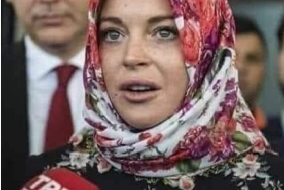 الممثلة العالمية “ليندسي لوهان” وجدت نفسي أمام دين عظيم فأشهرت اسلامي