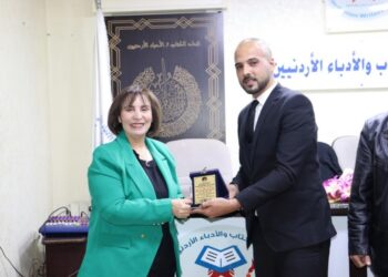الصحفي مصطفى محمد جربوع يشهر كتابه الموسوم ” رواية اكتوبر”