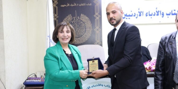 الصحفي مصطفى محمد جربوع يشهر كتابه الموسوم ” رواية اكتوبر”