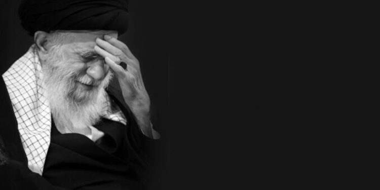 خامنئي وأزمات النظام: الخوف من المجتمع الغاضب يسيطر على السلطة