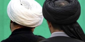 لكي لا تتحول العمامة إلى درعٍ للفاسدين