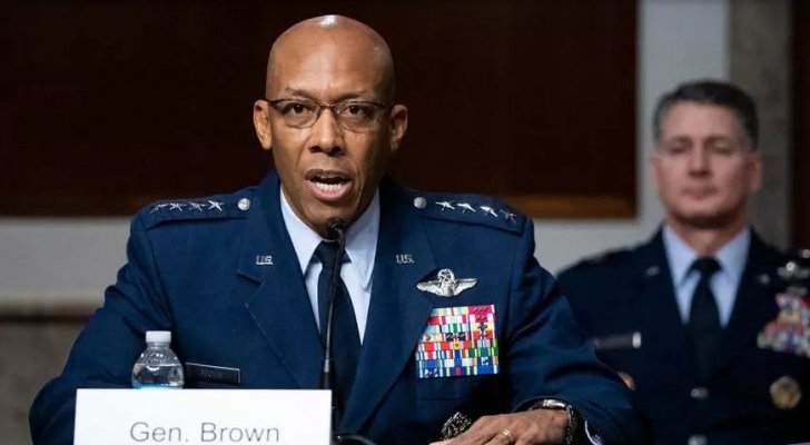 أول جنرال من أصل أفريقي قائداً لسلاح الجو الأمريكي وترامب يصفه بـ”اليوم التاريخي”